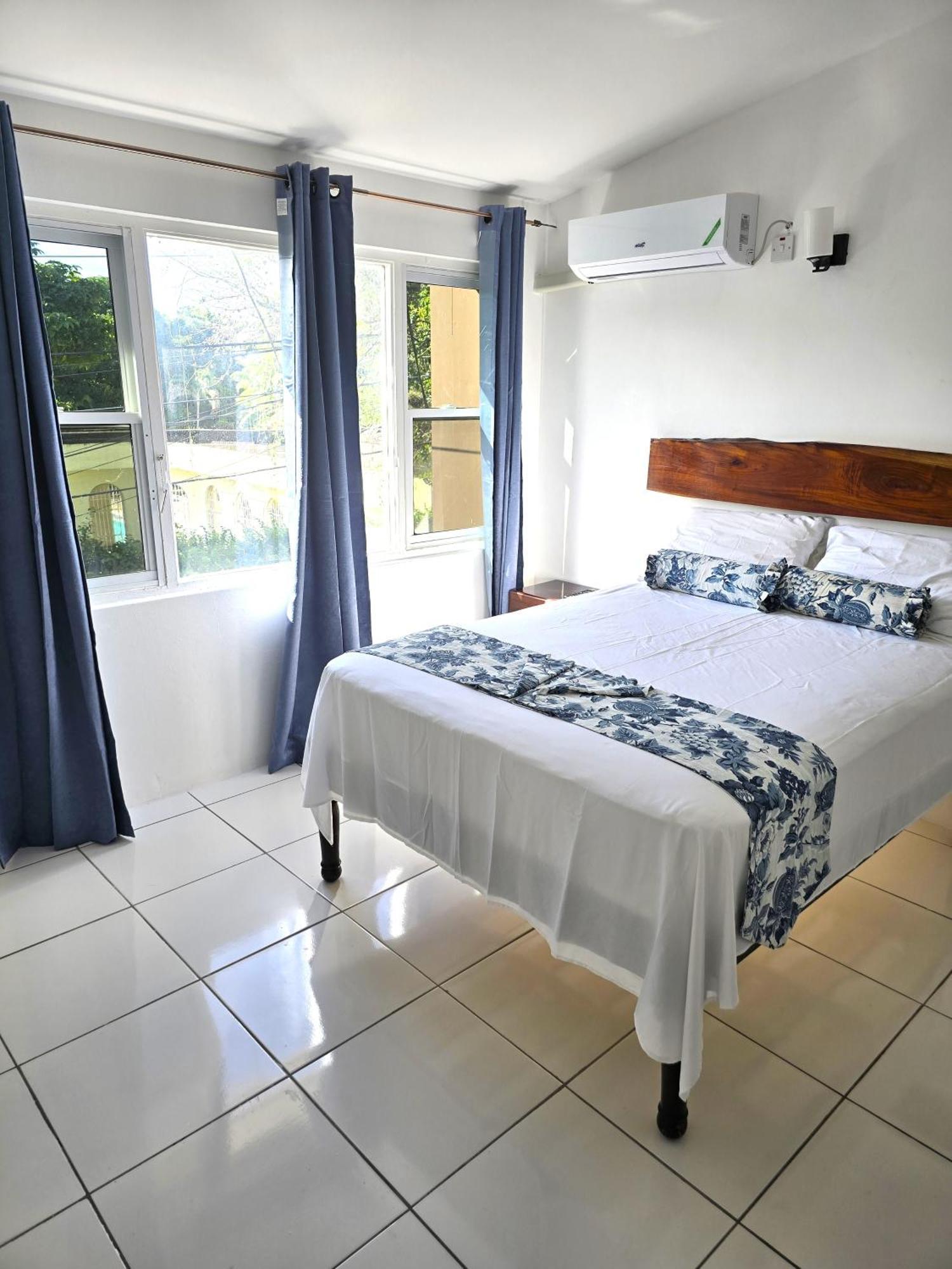 Villa The Gardens Kingston Esterno foto
